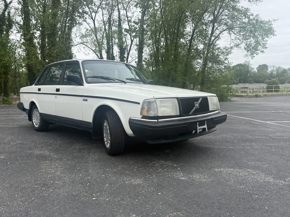 1992 Volvo 244 - Image 26 of 31