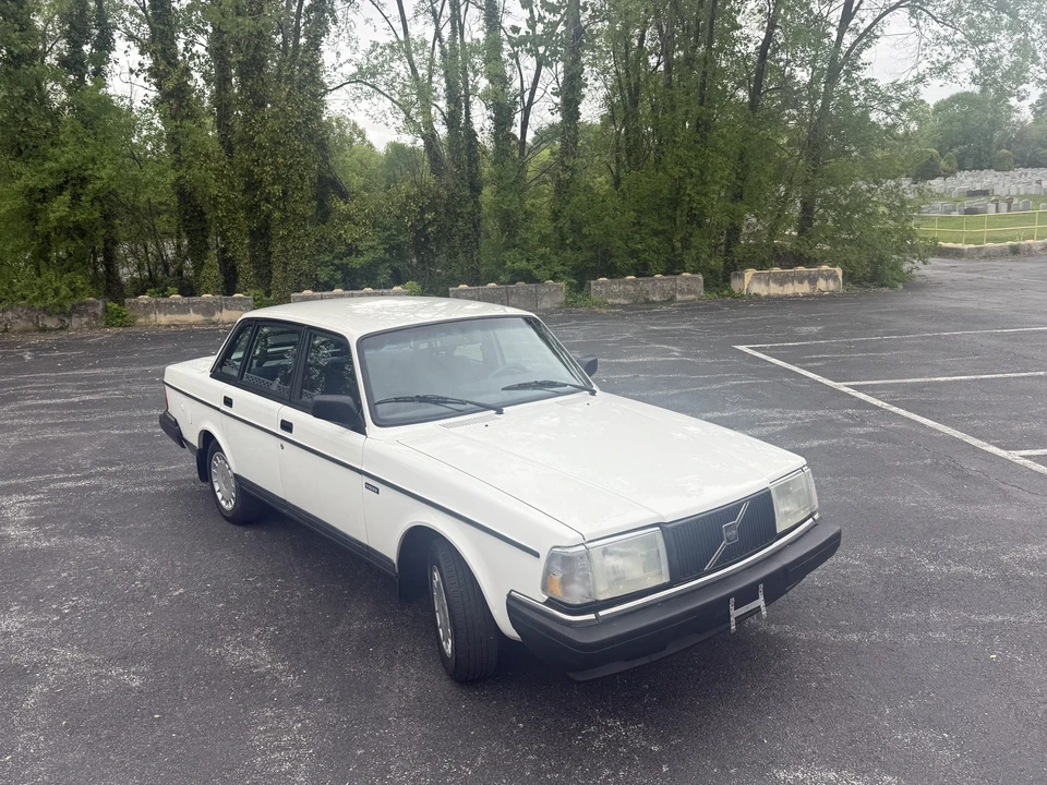 1992 Volvo 244 - Image 24 of 31