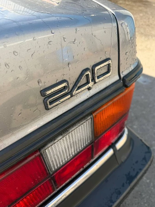 1992 Volvo 244 - Image 10 of 16