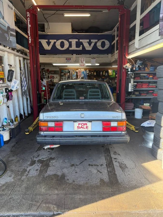 1992 Volvo 244 - Image 16 of 16