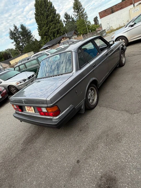 1992 Volvo 244 - Image 4 of 16