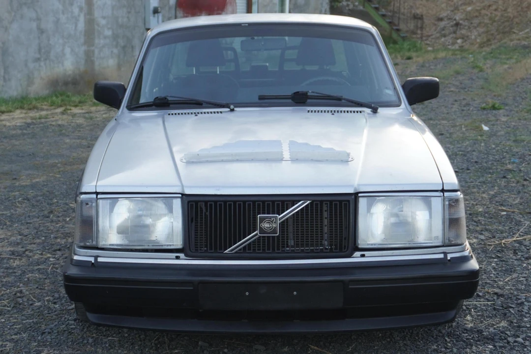 1992 Volvo 244 - Image 2 of 31