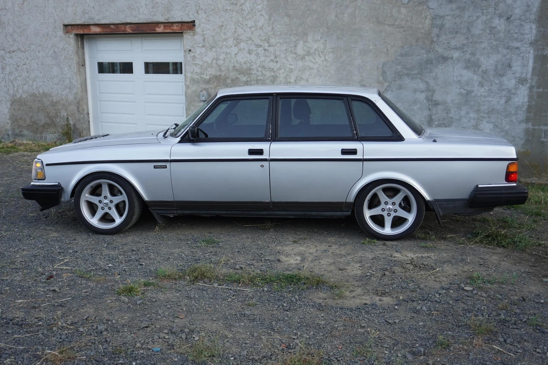 1992 Volvo 244 - Image 18 of 31