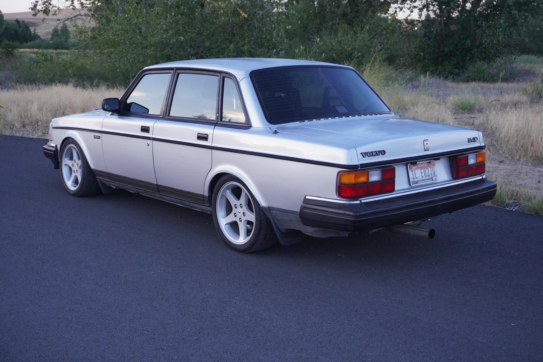 1992 Volvo 244 - Image 23 of 31