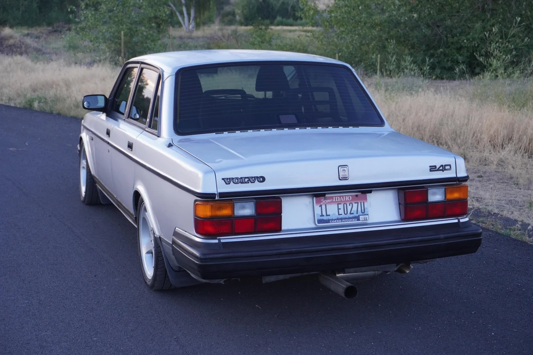 1992 Volvo 244 - Image 27 of 31