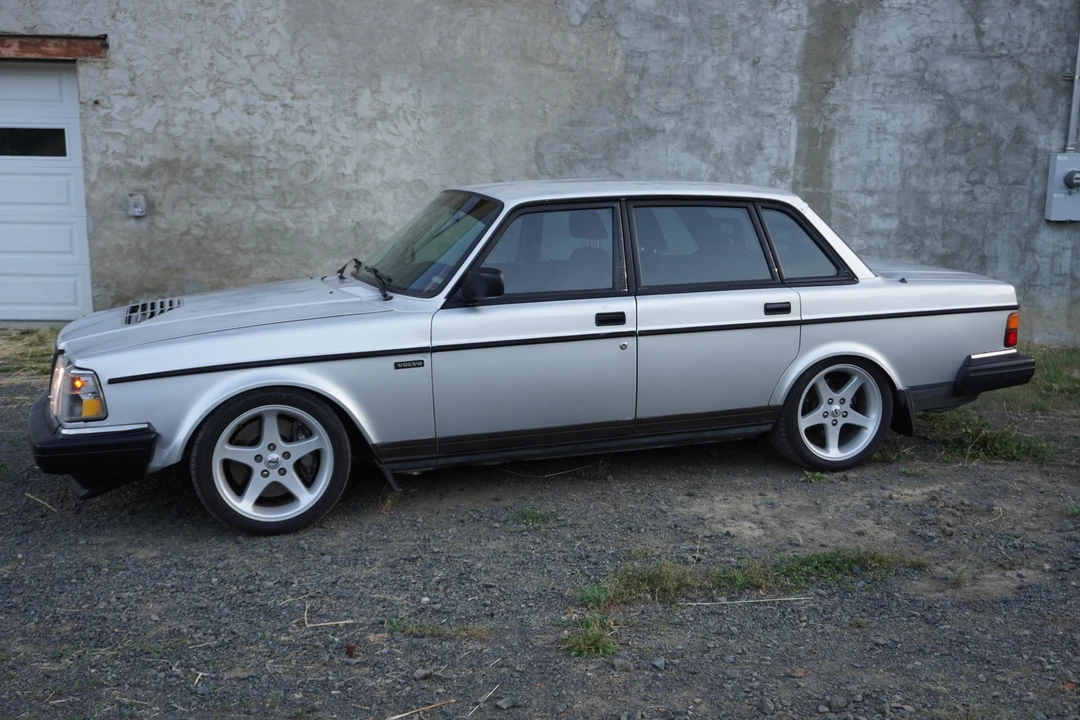 1992 Volvo 244 - Image 16 of 31