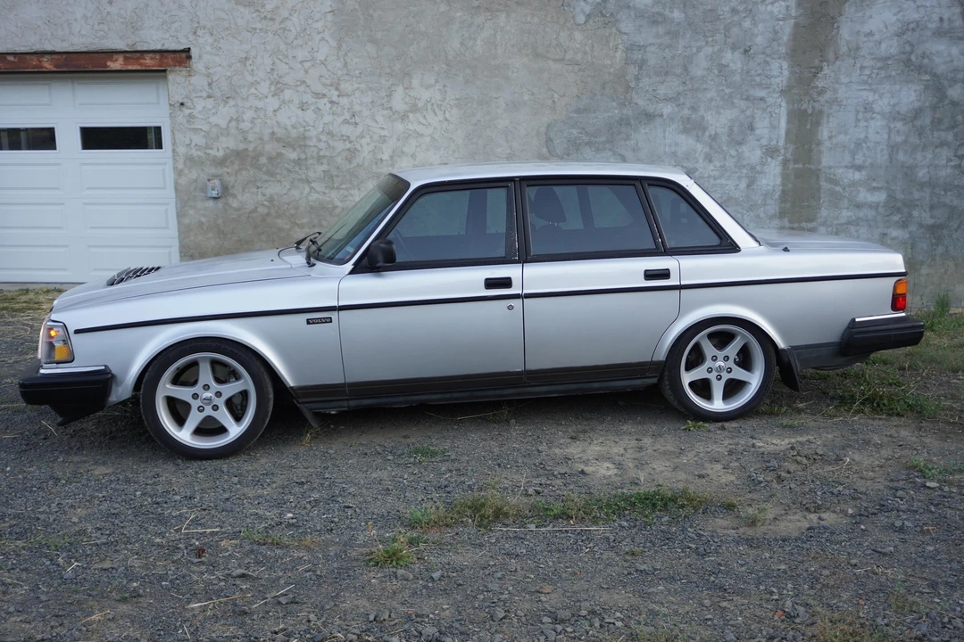 1992 Volvo 244 - Image 17 of 31