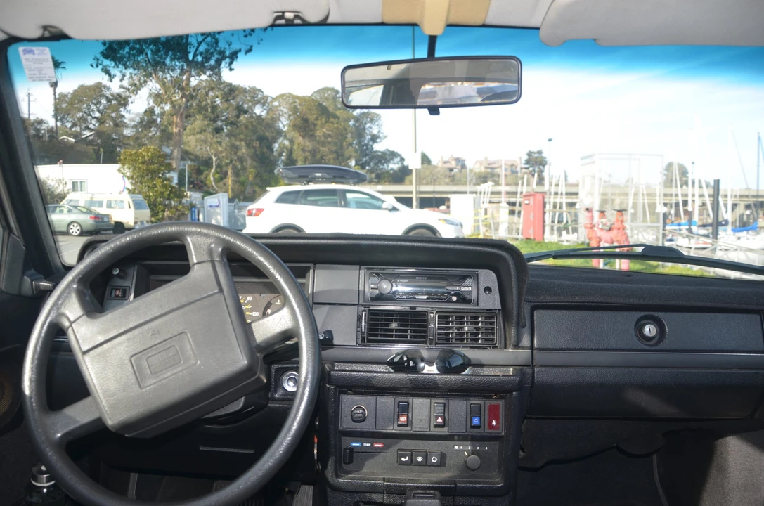 1992 Volvo 244 - Image 14 of 31