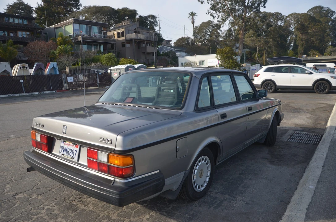 1992 Volvo 244 - Image 3 of 31