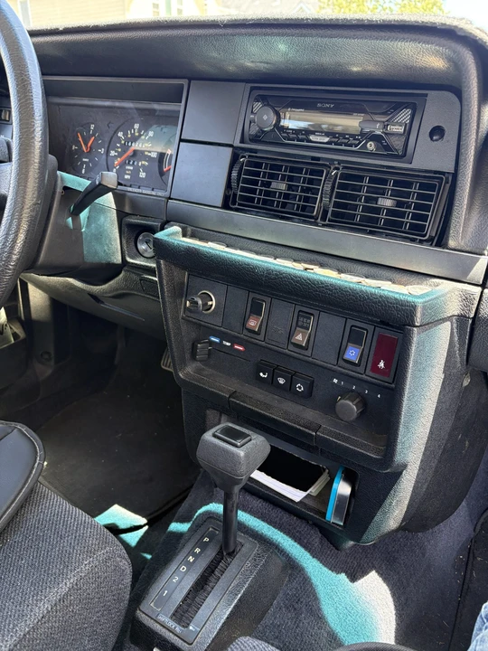 1992 Volvo 244 - Image 21 of 31