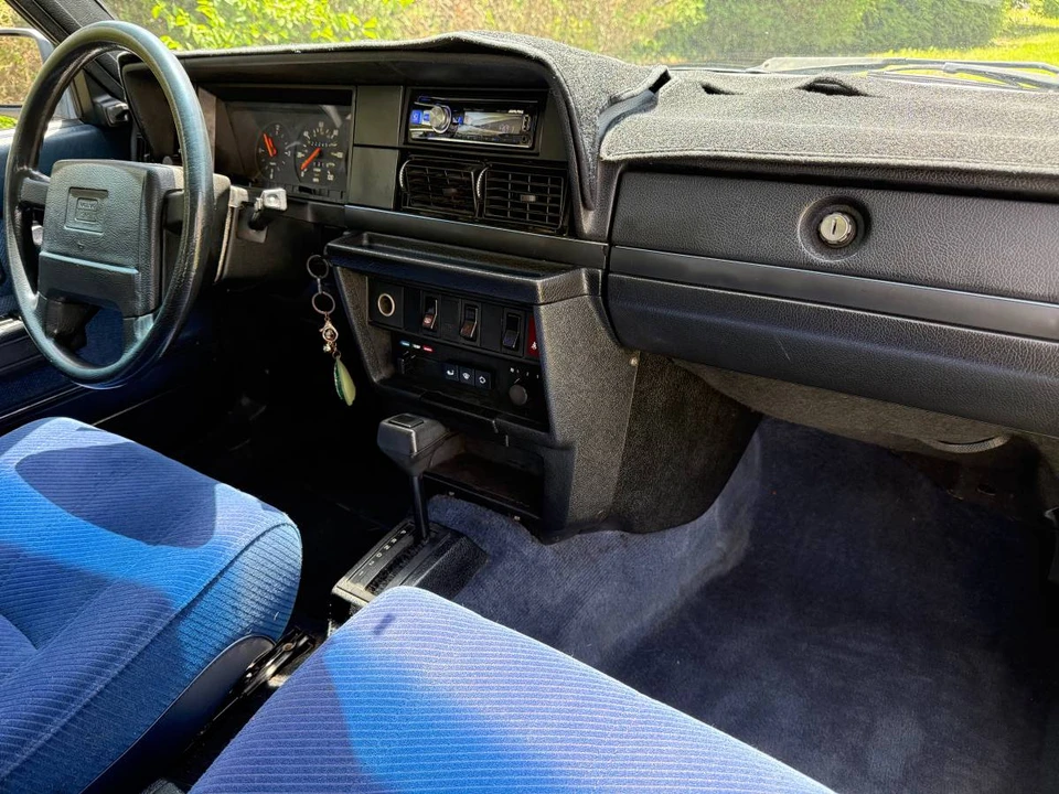 1992 Volvo 245 - Image 14 of 24