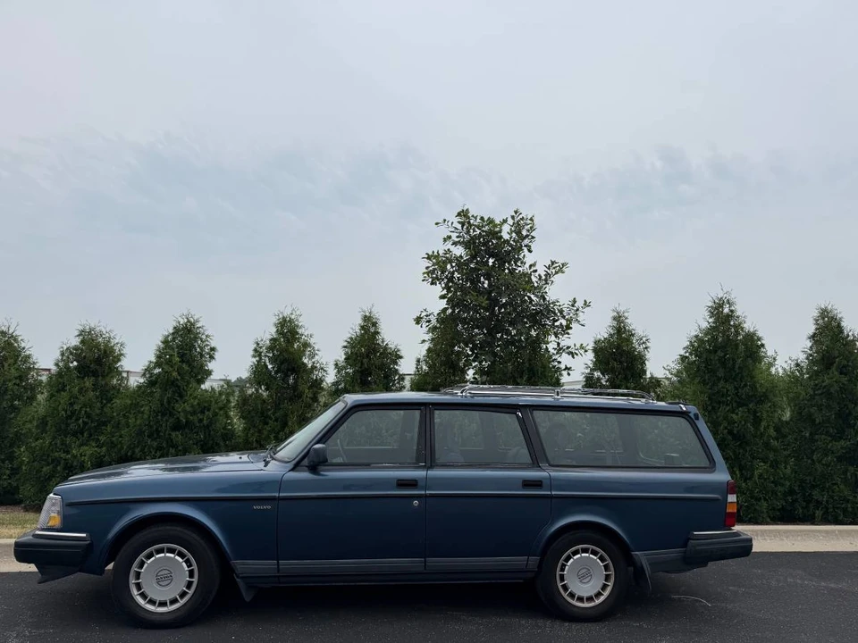 1992 Volvo 245 - Image 5 of 24