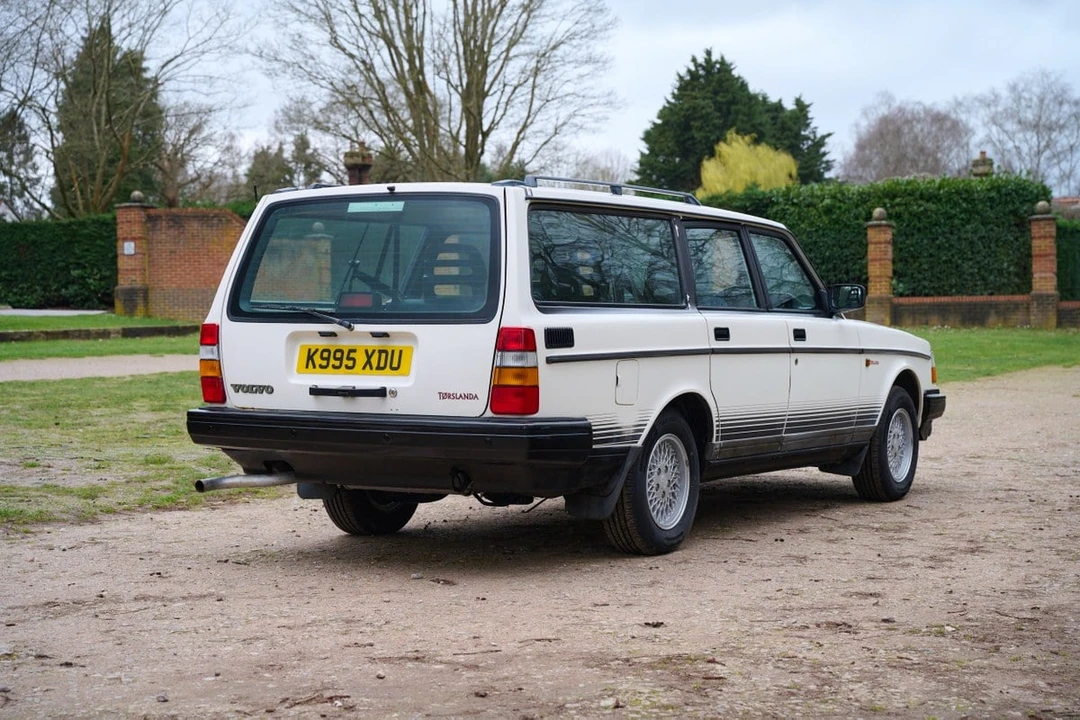 1992 Volvo 244 - Image 9 of 30