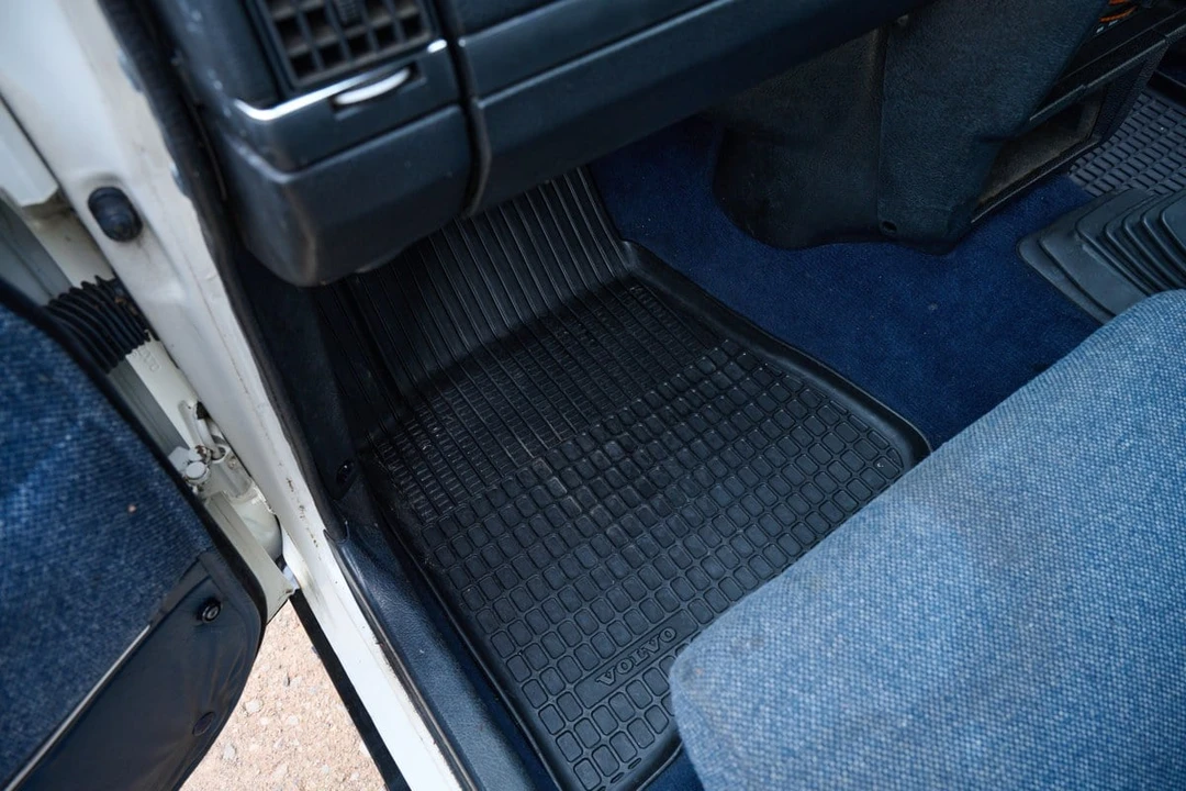 1992 Volvo 244 - Image 27 of 30
