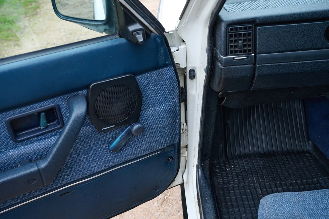 1992 Volvo 244 - Image 28 of 30