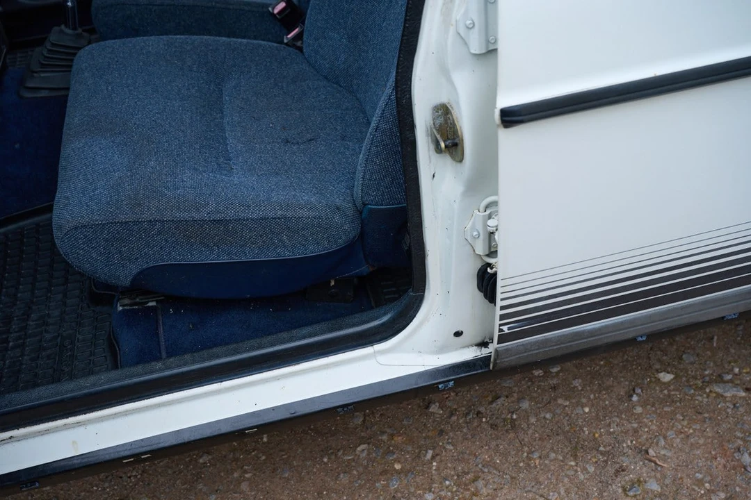 1992 Volvo 244 - Image 29 of 30
