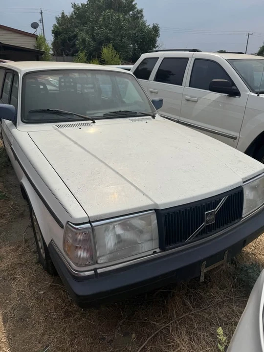 1992 Volvo 245 - Image 2 of 8