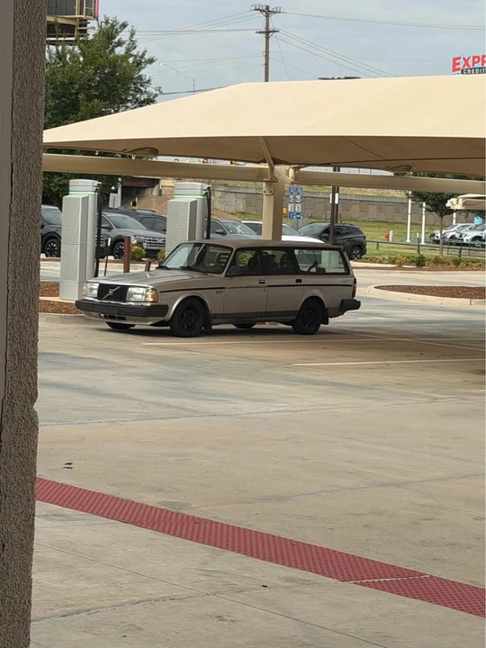 1992 Volvo 245 - Image 9 of 9