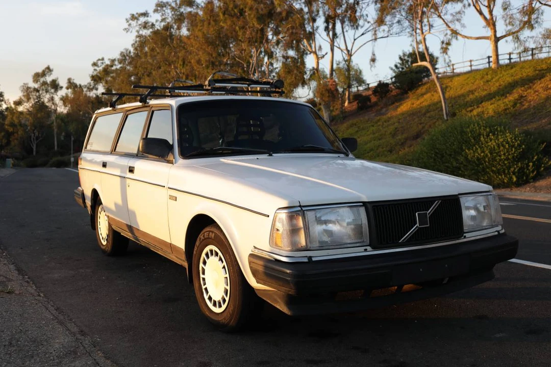 1992 Volvo 245 - Image 5 of 15
