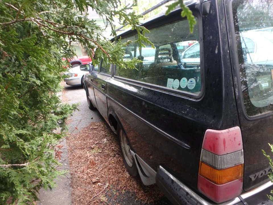 1992 Volvo 245 - Image 2 of 11