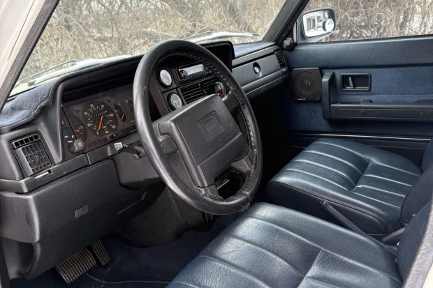 1992 Volvo 245 - Image 5 of 7