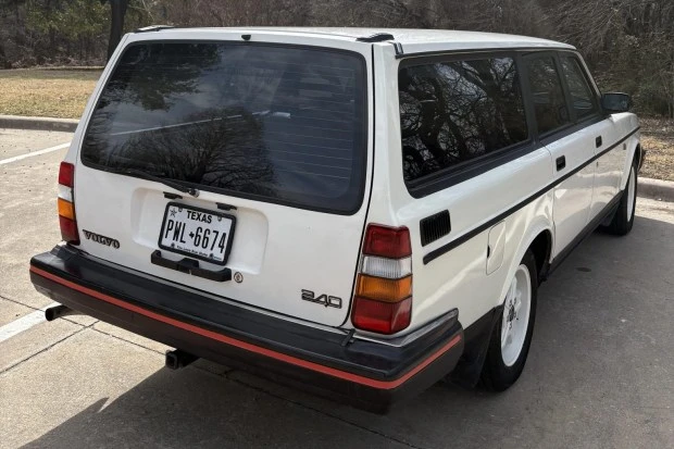 1992 Volvo 245 - Image 2 of 7