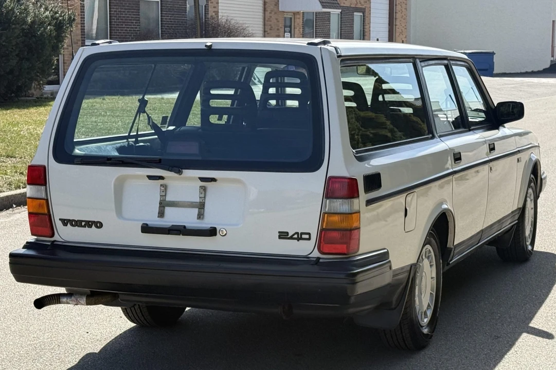 1992 Volvo 245 - Image 2 of 7