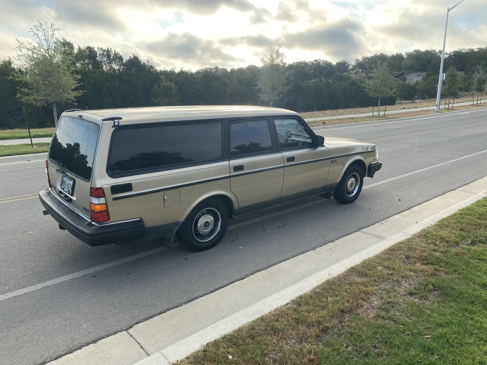 1992 Volvo 245 - Image 13 of 31