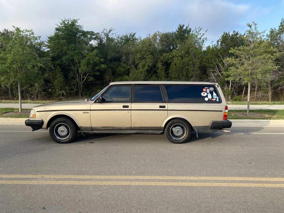 1992 Volvo 245 - Image 11 of 31