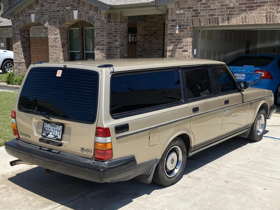1992 Volvo 245 - Image 3 of 31