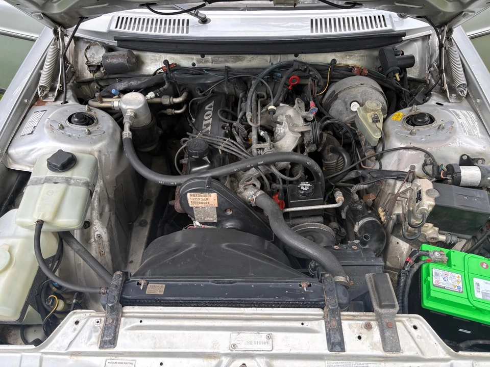 1992 Volvo 244 - Image 26 of 31