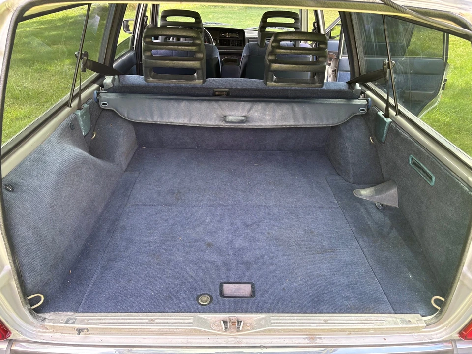 1992 Volvo 244 - Image 21 of 31