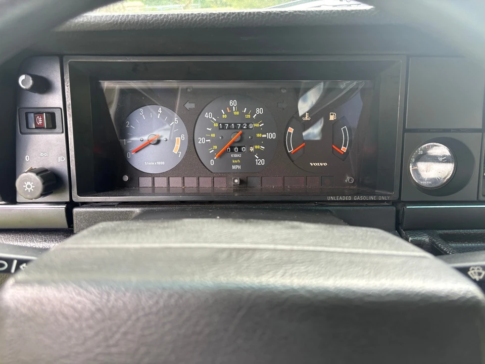 1992 Volvo 244 - Image 16 of 31