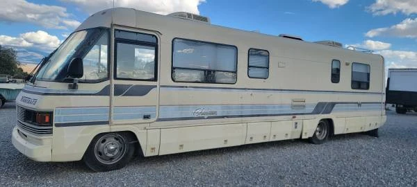 1992 Winnebago - Image 3 of 18