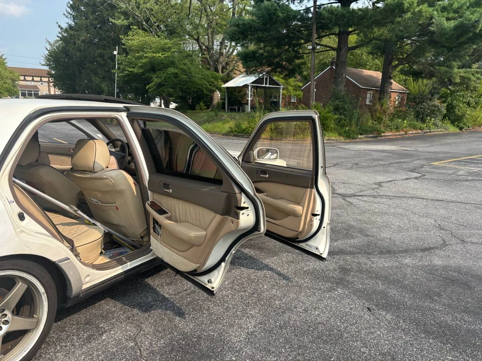 1992 Lexus LS 1st Gen - Image 9 of 11