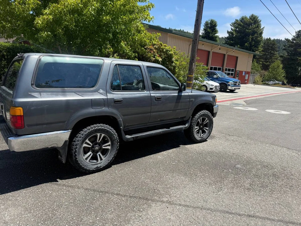 1993 Toyota 4Runner 2nd Gen - Image 9 of 11