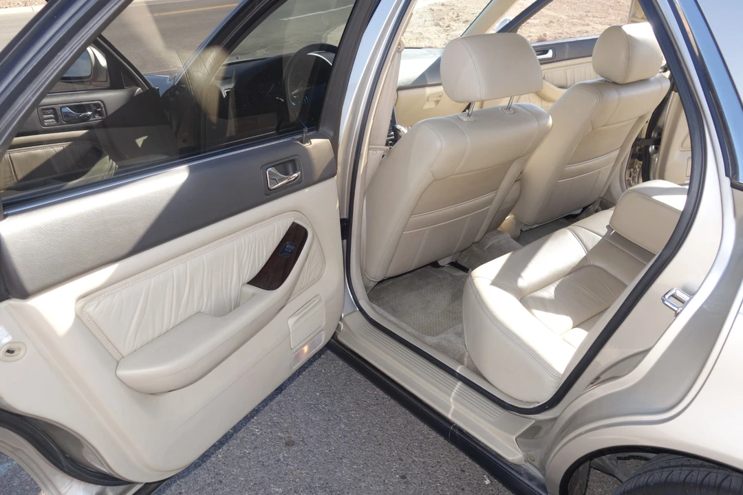 1993 Acura Legend 2nd Gen - Image 27 of 31