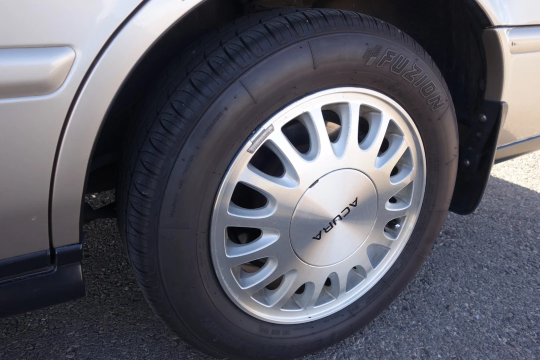 1993 Acura Legend 2nd Gen - Image 18 of 31