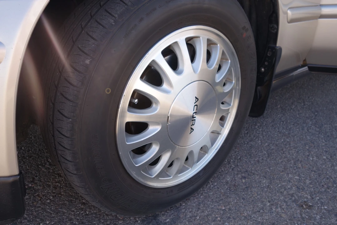 1993 Acura Legend 2nd Gen - Image 17 of 31