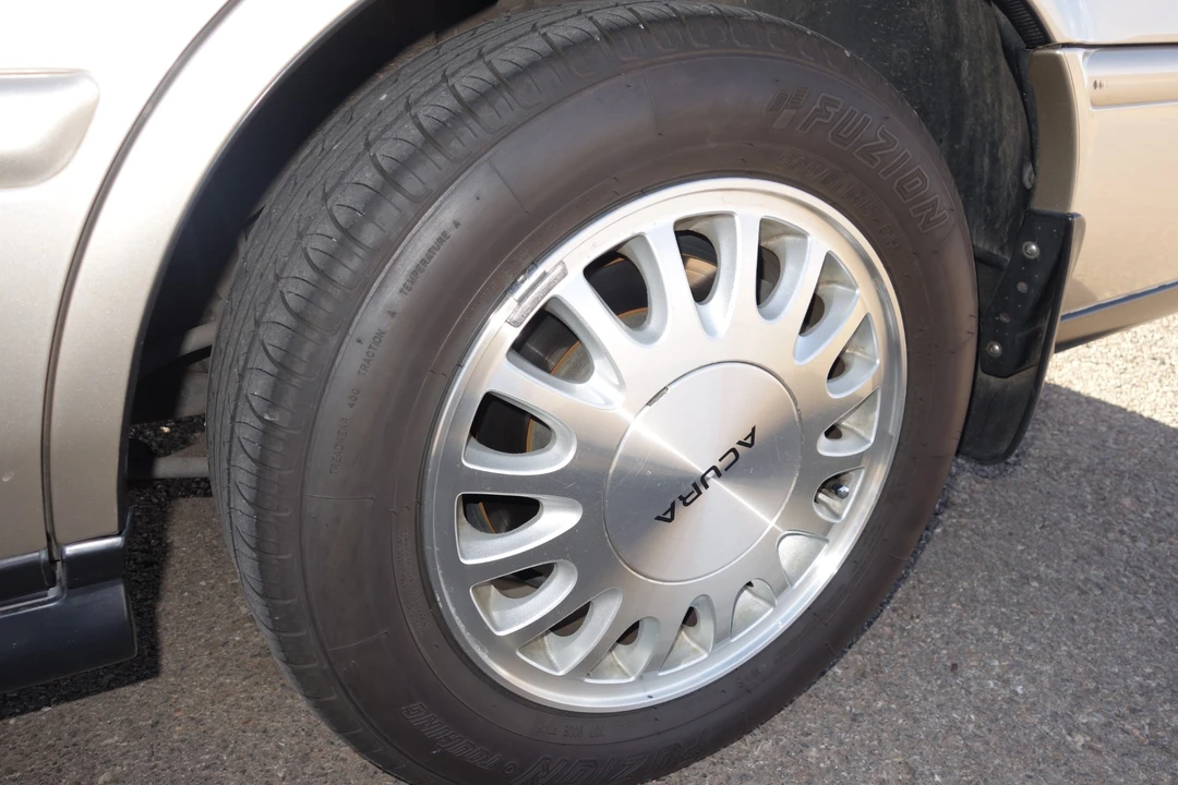 1993 Acura Legend 2nd Gen - Image 19 of 31