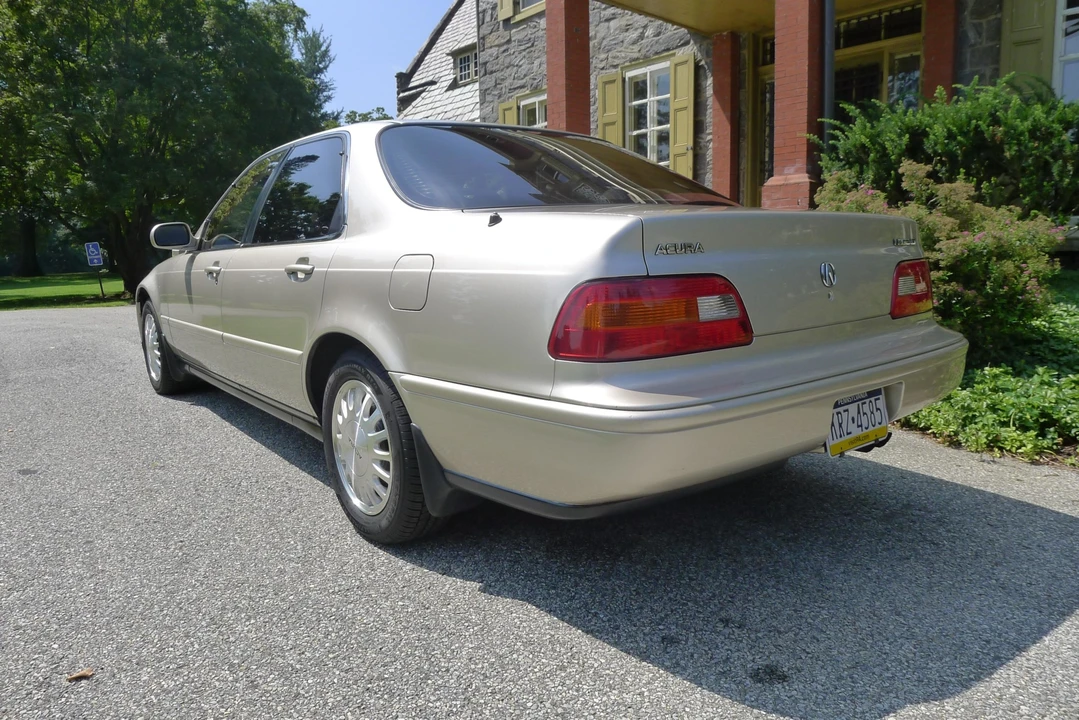 1993 Acura Legend 2nd Gen - Image 10 of 31