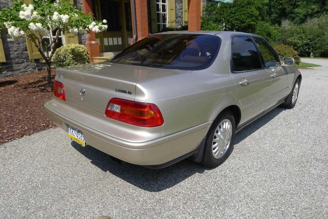 1993 Acura Legend 2nd Gen - Image 16 of 31