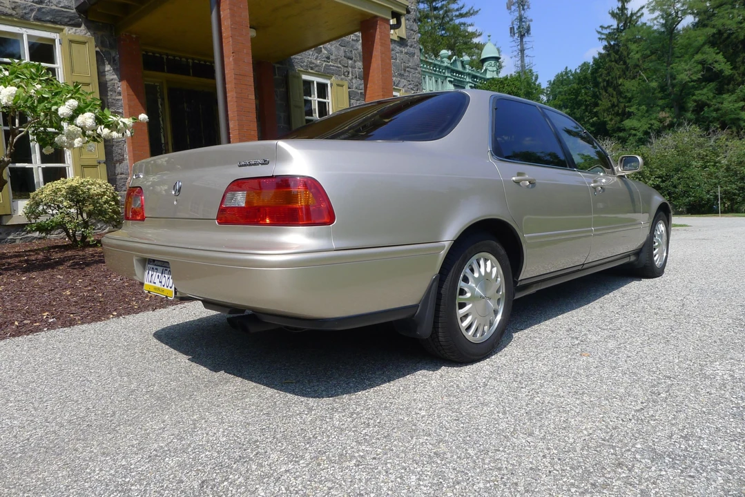 1993 Acura Legend 2nd Gen - Image 17 of 31