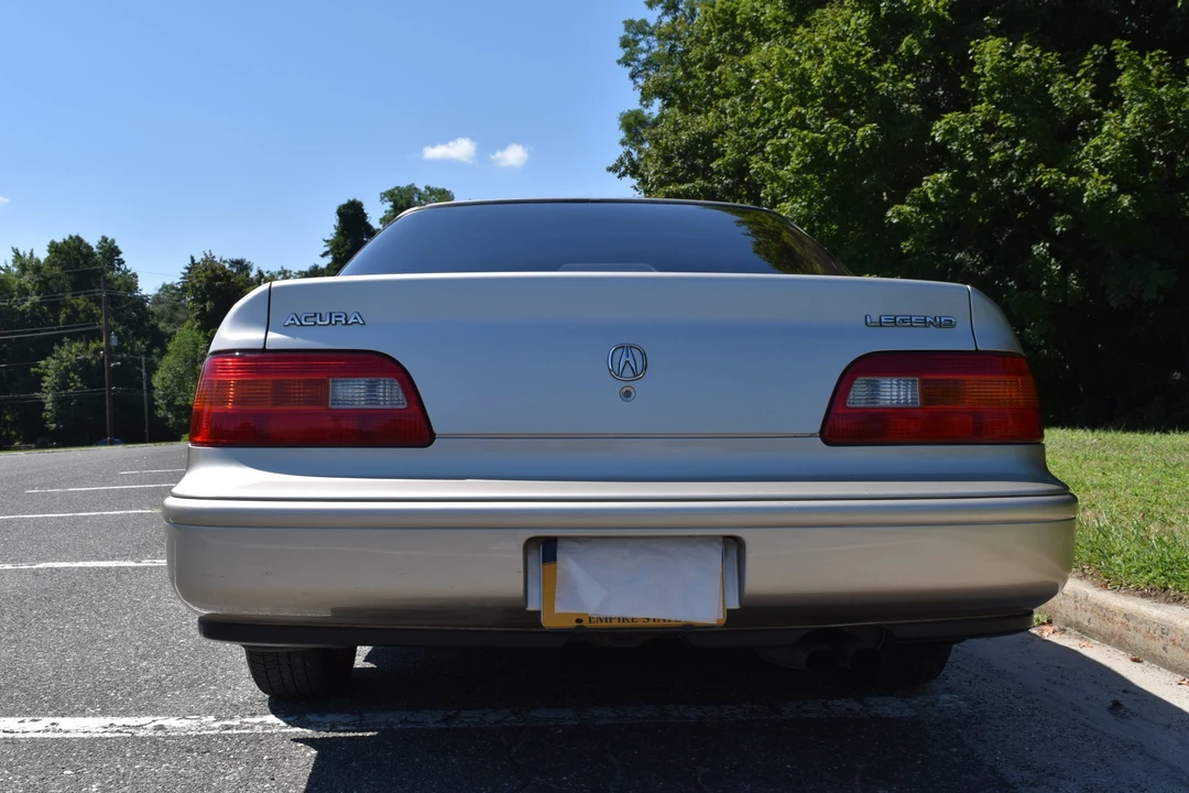 1993 Acura Legend 2nd Gen - Image 16 of 31