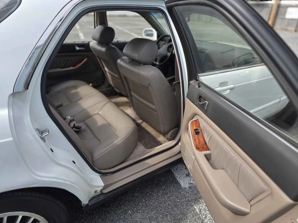 1993 Acura Legend 2nd Gen - Image 4 of 19