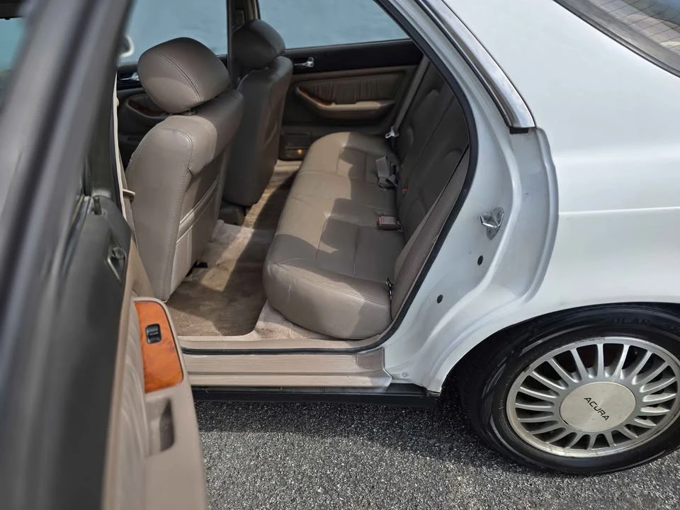 1993 Acura Legend 2nd Gen - Image 15 of 19