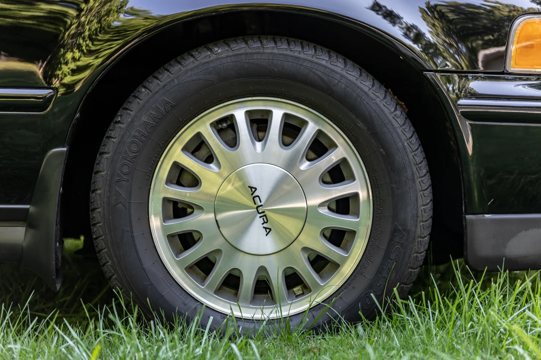 1993 Acura Legend 2nd Gen - Image 19 of 30