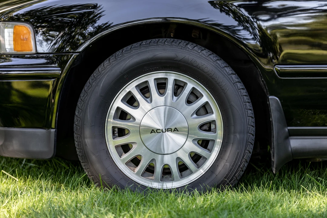 1993 Acura Legend 2nd Gen - Image 18 of 30