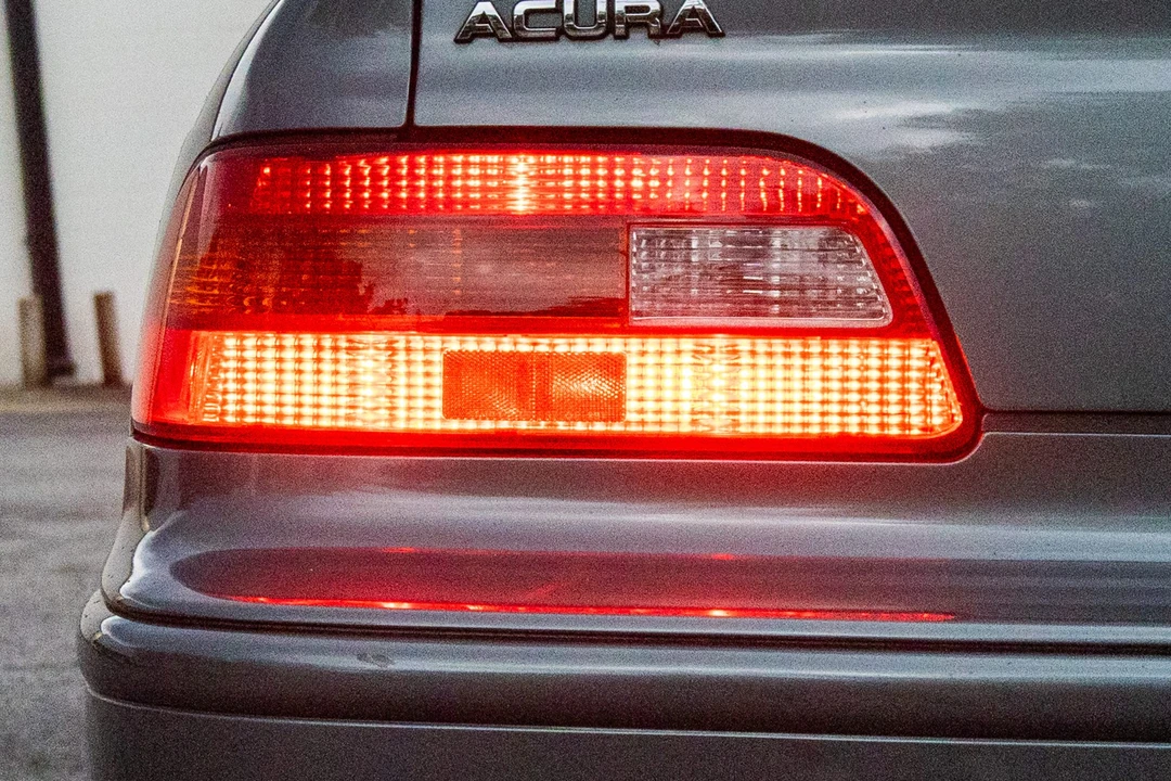 1993 Acura Legend 2nd Gen - Image 16 of 31