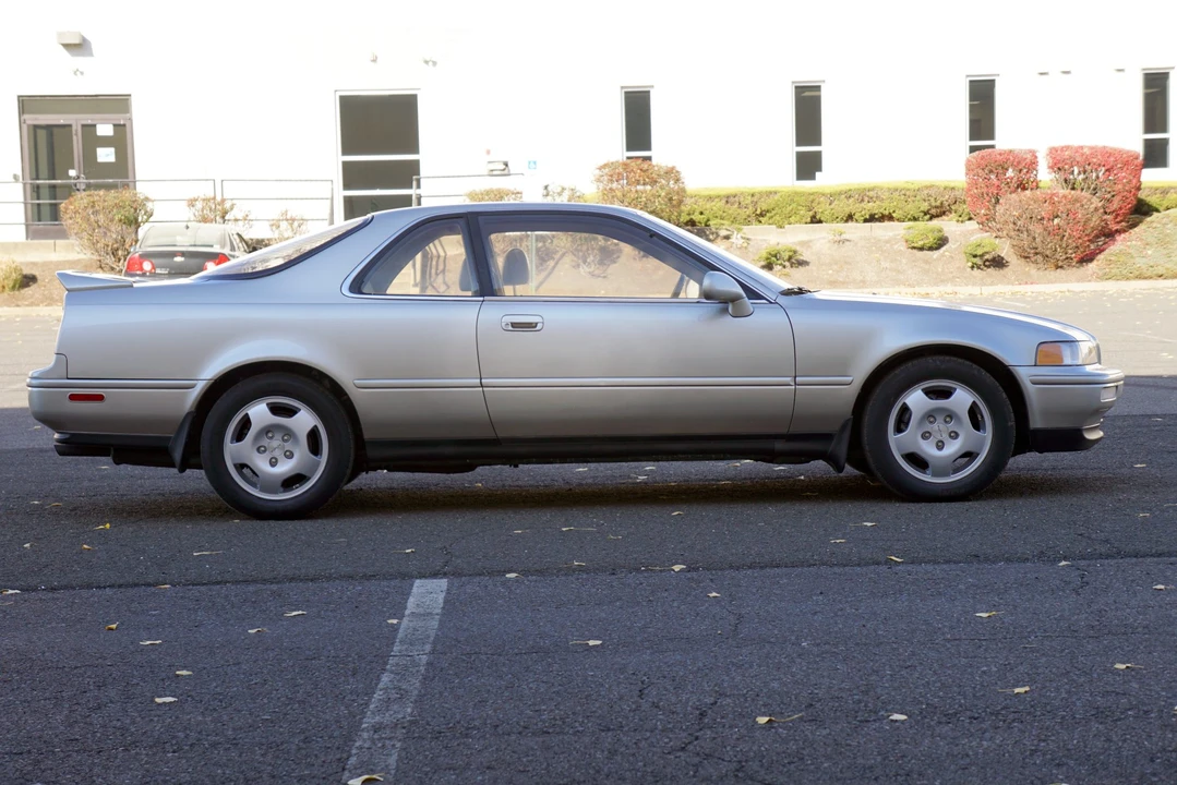 1993 Acura Legend 2nd Gen - Image 9 of 31